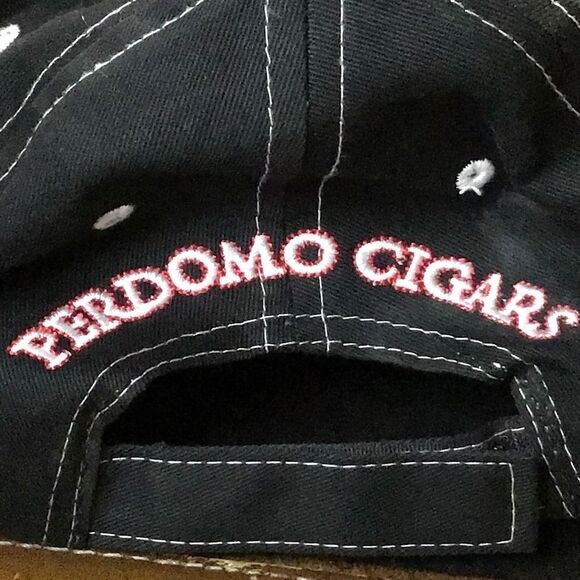 Perdomo cigar hat some wearing shown - Picture 4 of 7